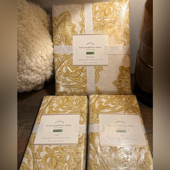 New Pottery Barn Britt Medallion F/Q Duvet Cover & Euro Sham Set Gold/White